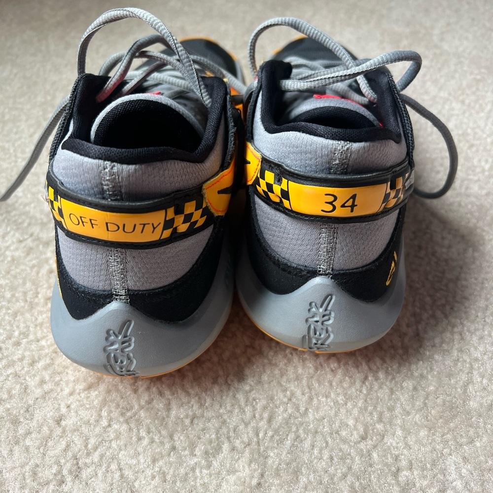 Men’s Greek freak Nike Air Zoom: Size 9 Brand New!